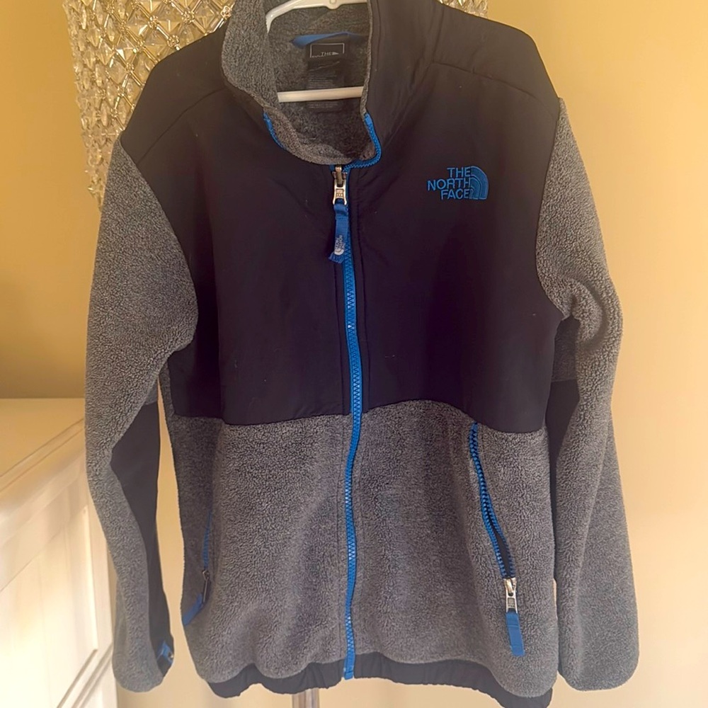 Boys Northface Denali jacket Size: M